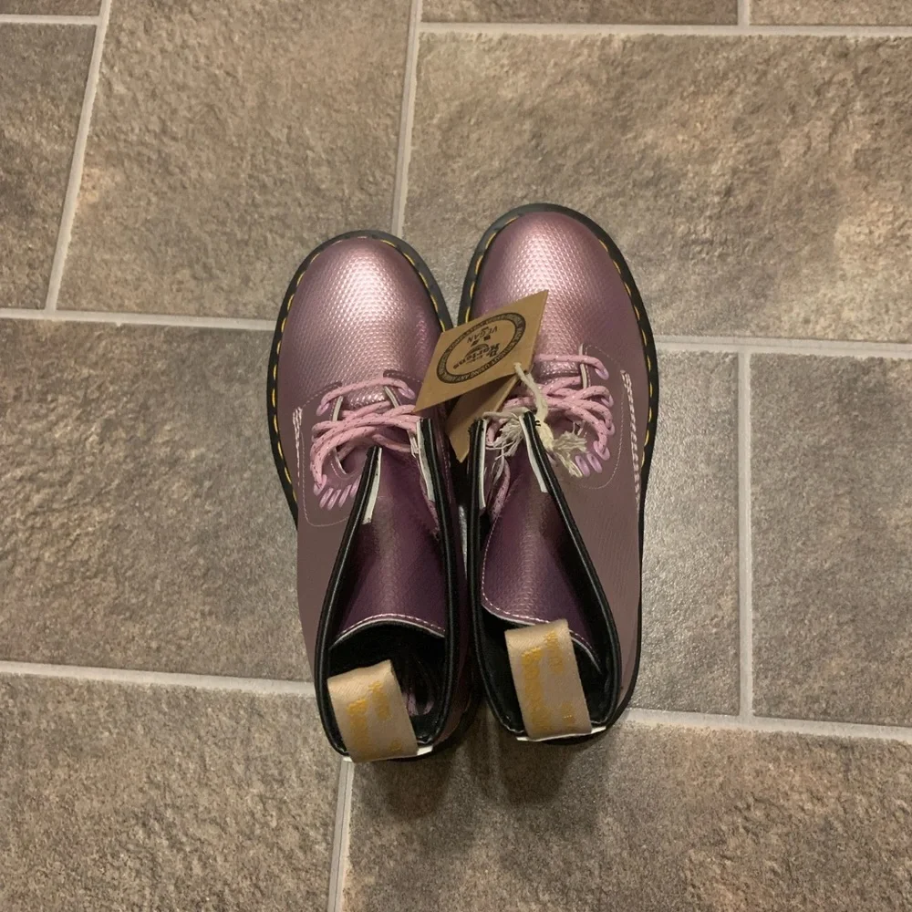 Dr Doc Martens Women's Vegan 1460 Pink Metallic Combat Boots Size 8 - Picture 4 of 11